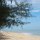 der Strand ist menschenleer aber etwas dreckig