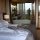 unser Hotelzimmer mit Durchblick aufs Badezimmer