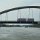 Weiterfahrt unter der Brücke hindurch