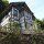 Riegelhaus am Berg über der Stadt