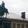Reiter-Denkmal von Willhelm II, dahinter das Rathaus