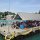 am Pier warten die Leute auf die Fähre nach Praslin