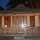 unser Bungalow bei Nacht