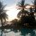 am Abend beim Swimmingpool