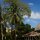 blauer Himmel über dem Amun Ini-Resort, ideal zum Schnorcheln und Sonnenbaden
