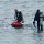 Heinz und Melanie gehen zu ersten Tauch-Übungen ins Meer