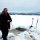 ein Loch in der Eisdecke für die Abkühlung nach der Sauna