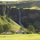 Landschaft mit Wasserfall im Süden Islands