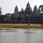 Wasser-Pool vor dem Tempel