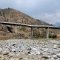 von Santiago de Cuba bis Mares del Portillo <br />hier führt die provisorische Piste durch ein glücklicherweise trockenes Flussbett, weil die Strassenbrücke gesperrt ist wegen Einsturzgefahr