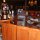 wir gehen in die Bar des Nachbar-Hotels