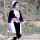 eine junge Dame in Fest-Tracht