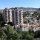Wohn-Quartiere Malagas zwischen Bergen