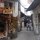 die schmale Gasse vor unserem Hotel