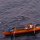 Einheimische begleiten andere Schnorchler mit dem Boot