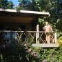 unser neues Bungalow liegt nur leicht erhöht über dem Strand<br />					
