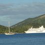 Kreuzfahrt-Schiff vor unserer Insel
