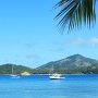 die Bucht vor Nanuya-Island, umgeben von weiteren Inseln, ist ein idealer Ankerplatz für Privat-Boote<br />					
