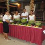das Diner-Buffet wird vorbereitet<br />					