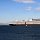 Kreuzfahrtschiff wie in einem Fjord