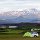 Schneeberge und unser Campingplatz in der Abendsonne um 11 Uhr in der Nacht
