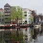 ein kleiner Kanal geht von der Amstel weg